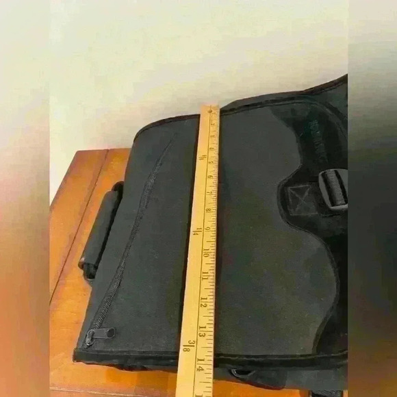 Kensington saddle backpack that fits 15inch computer - Picture 8 of 11